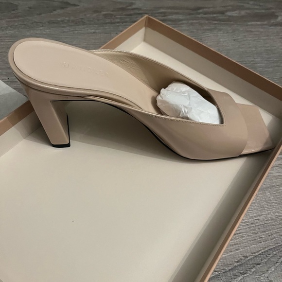 WANDLER - ISA sandal goat leather shiny almond size 39 - Picture 14 of 14